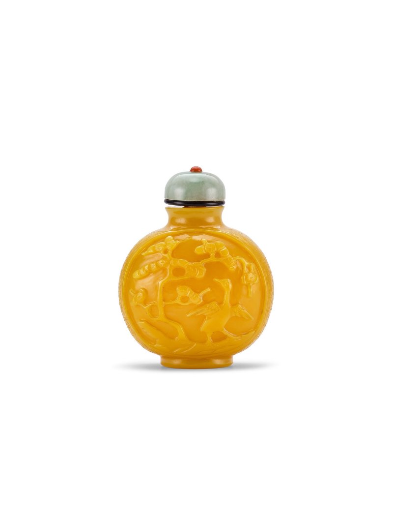 清　黃料鹿鶴同春圖鼻煙壺 | A YELLOW GLASS 'LONGEVITY' SNUFF BOTTLE - 图3