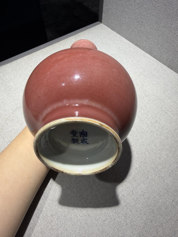 清乾隆 红釉陶成堂制蒜头瓶 - 图7