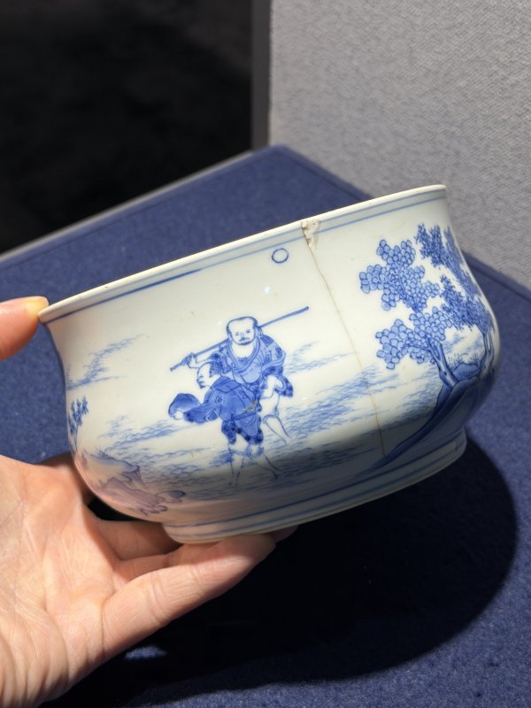明崇祯 青花山水景致罗汉图炉 - 图6