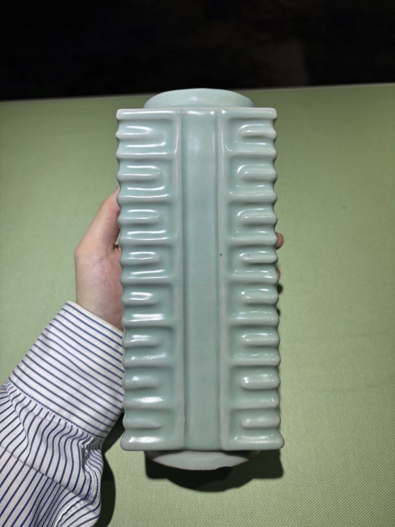 明 龙泉青釉八卦琮式瓶 - 图5