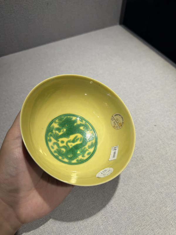 清康熙 黄地绿彩缠枝寿纹碗 - 图8