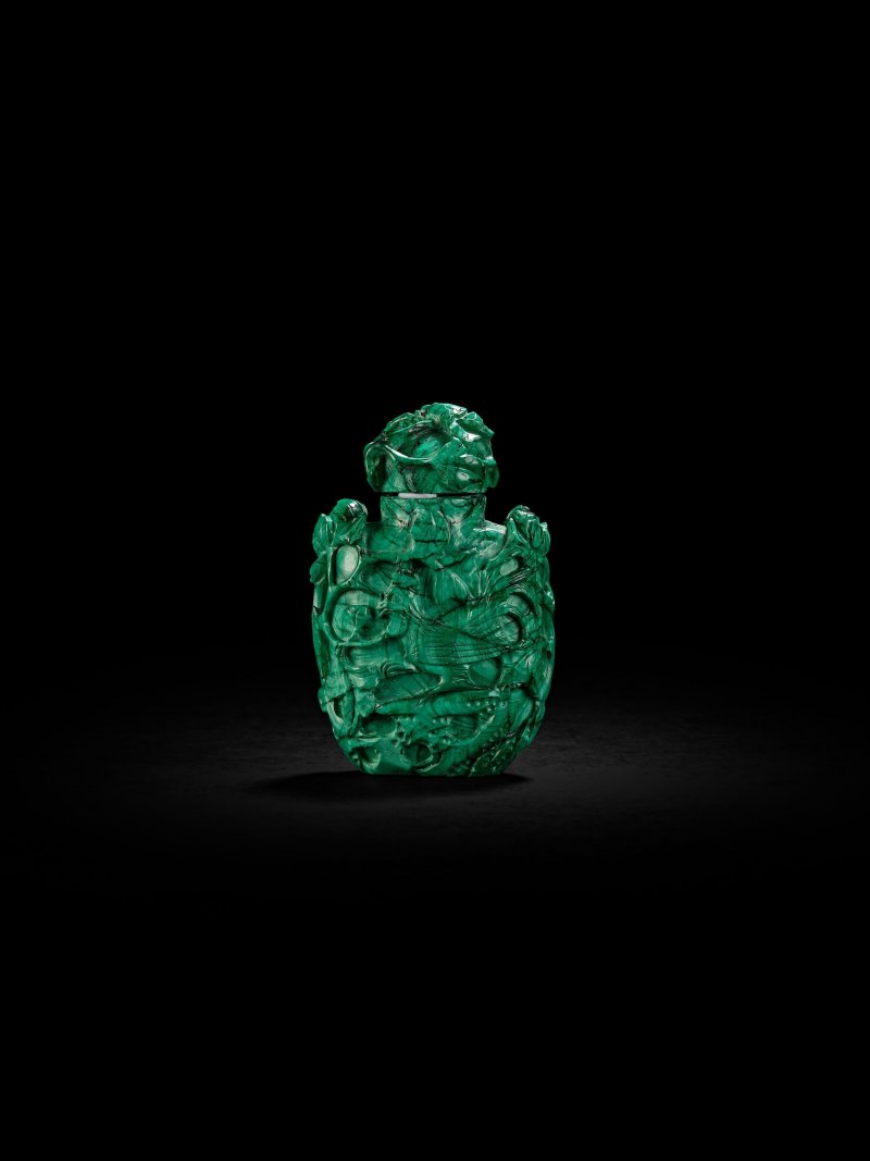清/民國　孔雀石穿花鳳紋鼻煙壺 | A MALACHITE 'PHOENIX AND PEONY' SNUFF BOTTLE - 图3