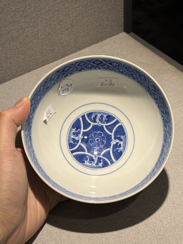 清乾隆 青花云鹤纹碗一对 - 图18