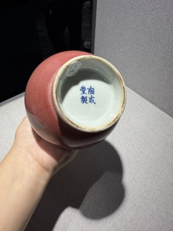 清乾隆 红釉陶成堂制蒜头瓶 - 图8