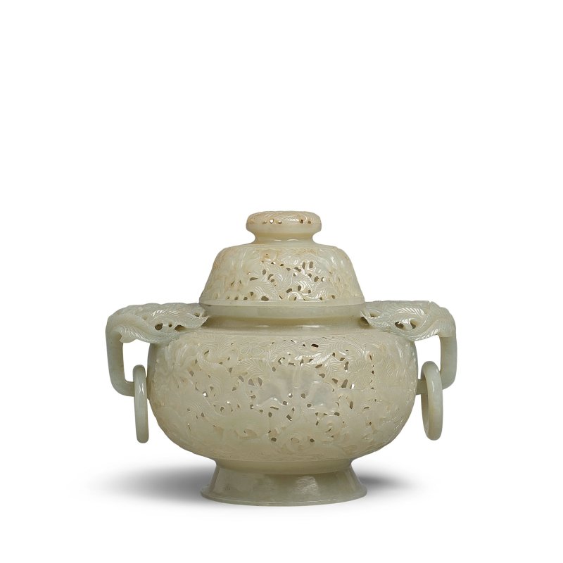 二十世紀 蒙兀兒式玲瓏玉雕花卉紋活環耳蓋爐 | A MUGHAL-STYLE CELADON JADE RETICULATED CENSER AND COVER WITH RING HANDLES - 图4