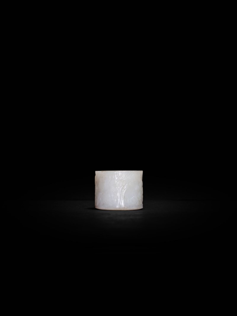 清　白玉春宮圖扳指 | A WHITE JADE 'EROTICA' THUMB RING - 图10