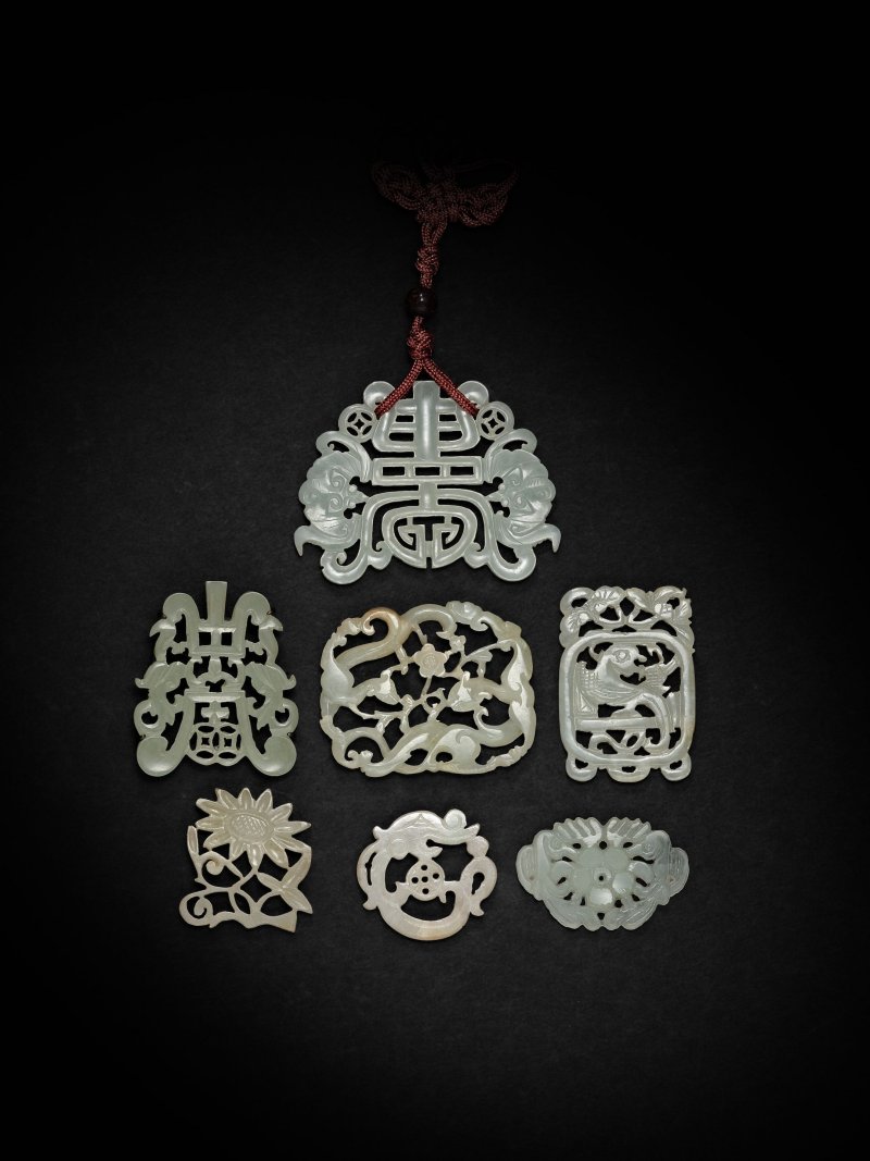 十九/二十世紀　玉透雕飾件一組七件 | A GROUP OF SEVEN RETICULATED JADE ORNAMENTS