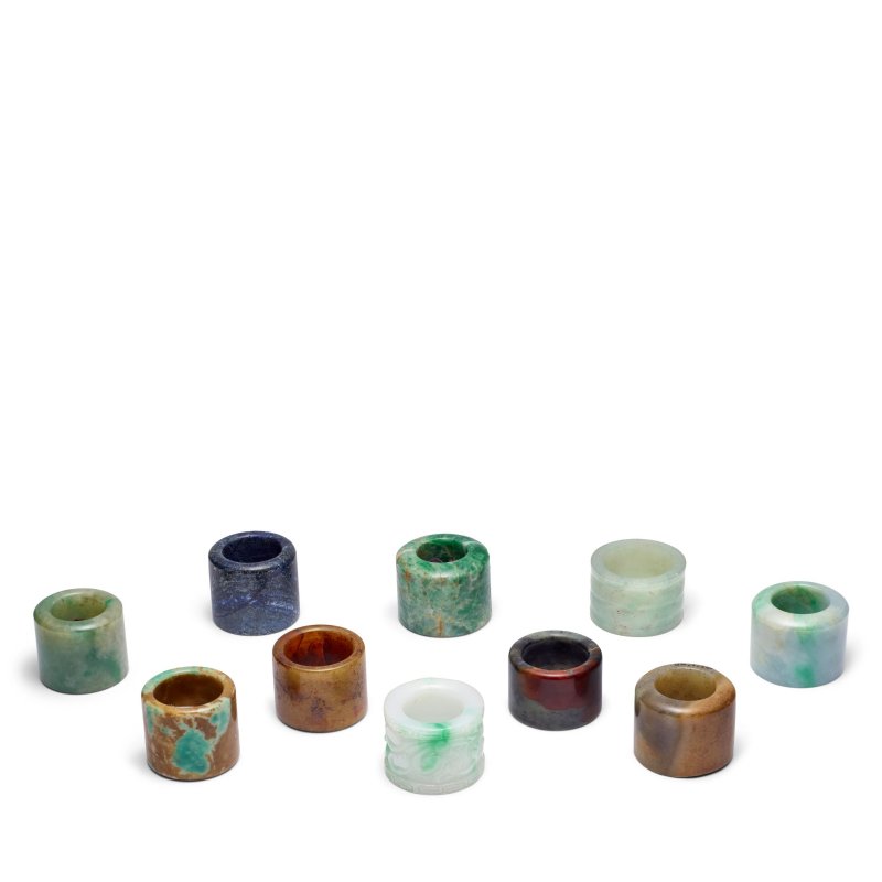 二十世紀 翠玉玉石扳指十件 | TEN JADEITE, JADE AND HARDSTONE ARCHER'S RINGS