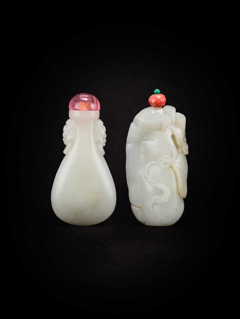 清十八/十九世紀　青白玉獸耳鼻煙壺 及 青白玉鼻煙壺 | TWO PALE GREEN JADE SNUFF BOTTLES