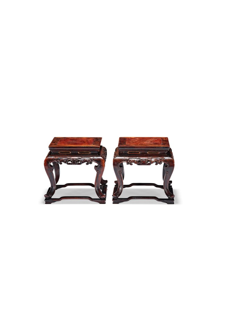 清十九世紀　紫檀嵌癭木面方座一對 | A PAIR OF SMALL BURL-INSET ZITAN SQUARE STAND - 图2
