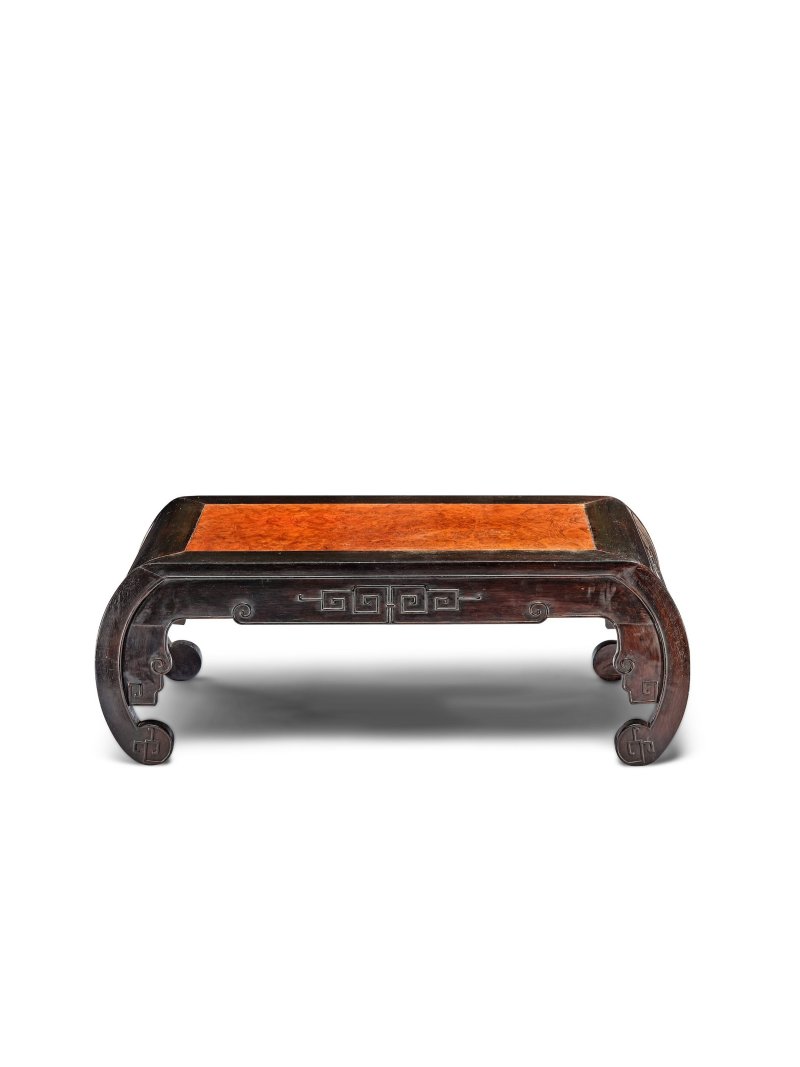 硬木鑲癭木椅成對 及 硬木鑲癭木炕几 | A PAIR OF BURLWOOD-INSET HARDWOOD ARMCHAIRS AND A BURLWOOD-INSET HARDWOOD KANG TABLE - 图6