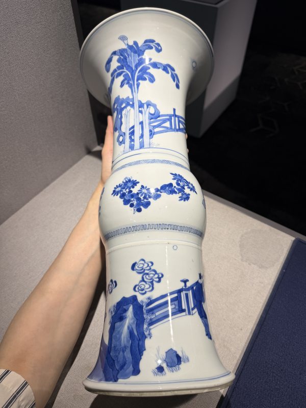 清康熙 青花高士图花觚一对 - 图17