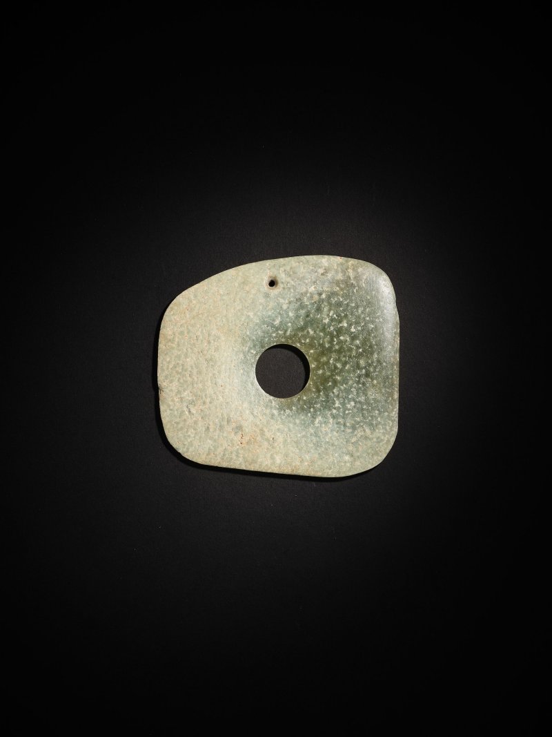 新石器時代　方圓玉璧 | A JADE SQUARE DISC - 图4