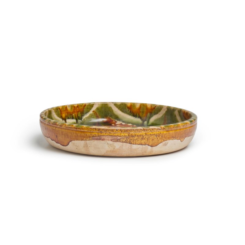 二十世紀仿唐 三彩加藍寳相紋陶盤 | A SANCAI-GLAZED POTTERY DEEP DISH - 图4