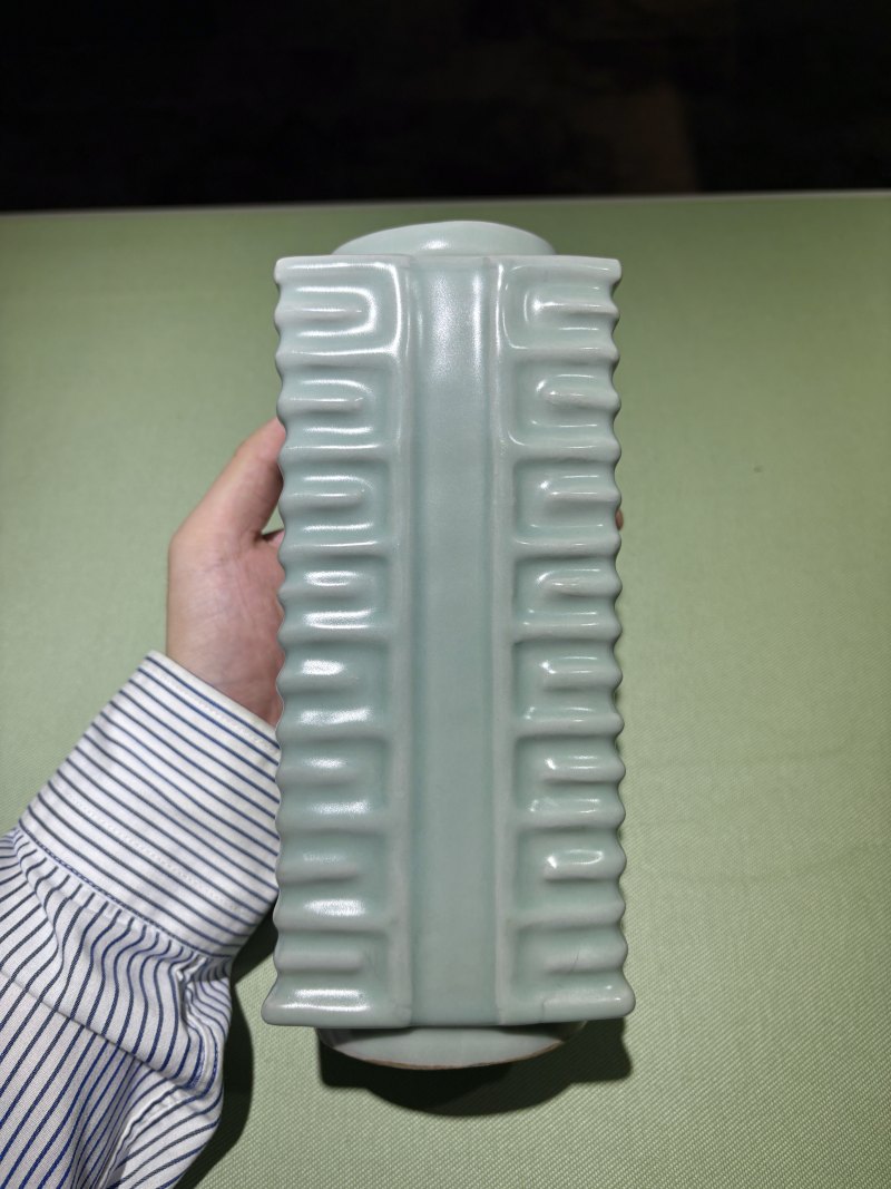 明 龙泉青釉八卦琮式瓶 - 图7