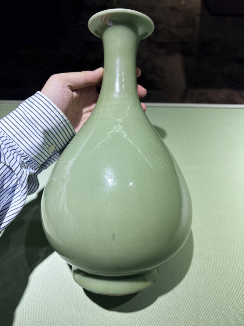 明永乐 梅子青釉玉壶春瓶 - 图2