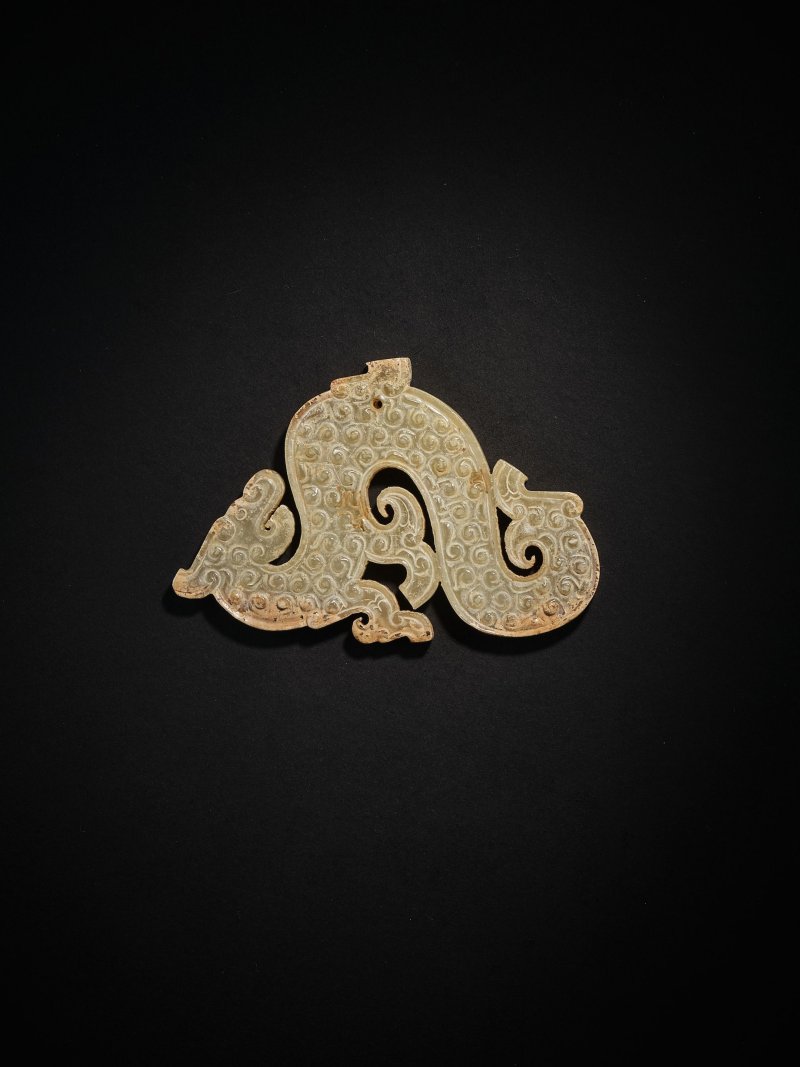 戰國　玉龍形珮 | A JADE 'DRAGON' PLAQUE