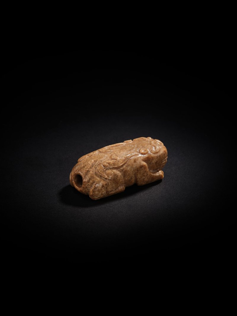 宋/明　玉獸 | A JADE FIGURE OF A MYTHICAL BEAST - 图2