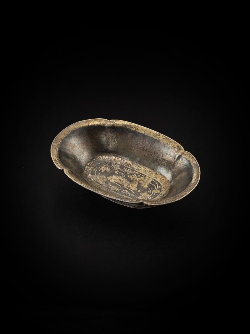 唐　局部銀鎏金鹿紋海棠碟 | A PARCEL-GILT SILVER 'DEER' LOBED DISH - 图5