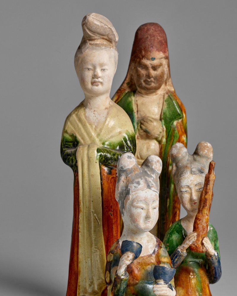 唐 三彩陶立俑兩件 | FOUR SANCAI-GLAZED POTTERY FIGURES - 图2