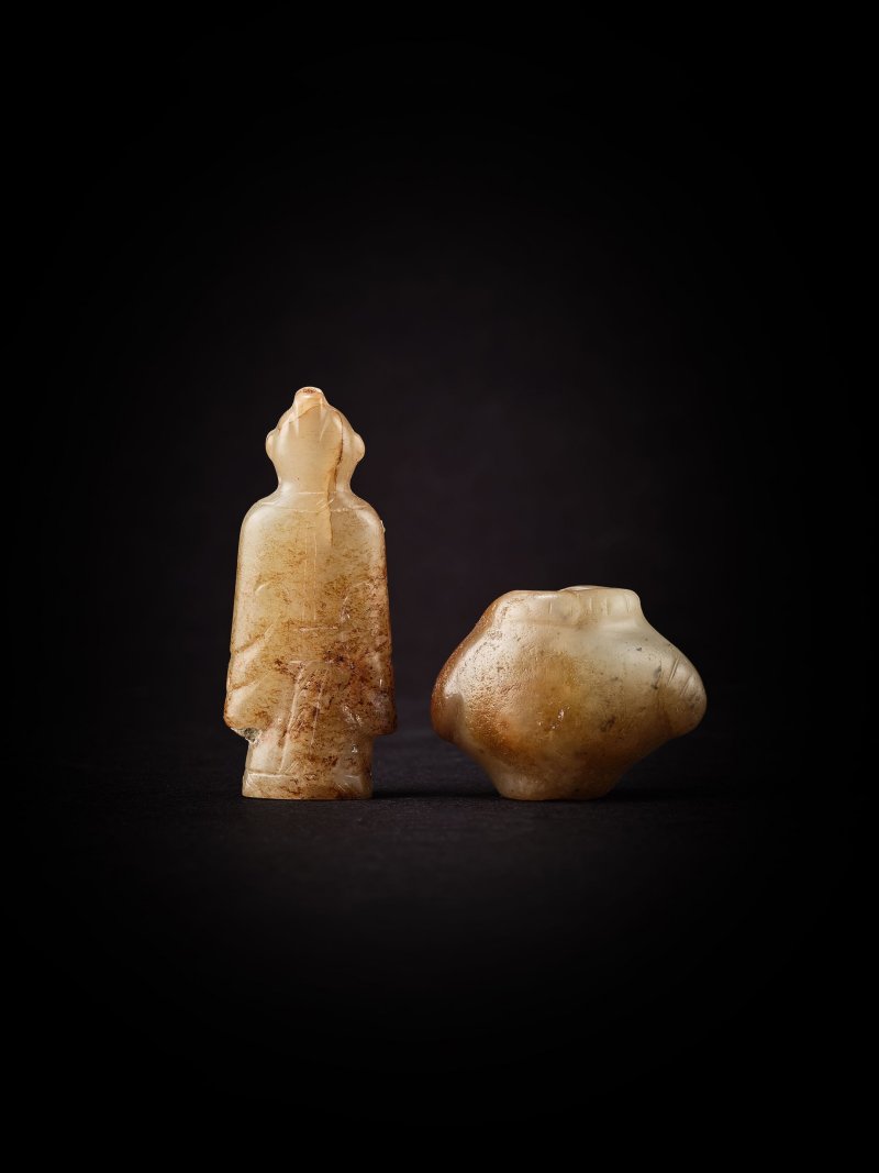 明或更早　小玉俑 | A JADE MININATURE FIGURE - 图2