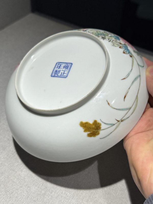 民国 珐琅彩过枝蝴蝶牡丹御题诗文盘一对 - 图21
