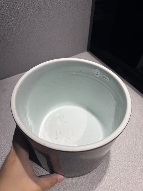 清康熙 瓷胎黑漆嵌螺钿大笔筒 - 图4