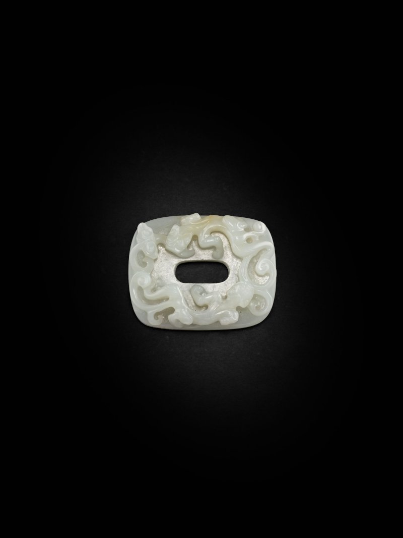 清　白玉仿古螭龍紋珮 | AN ARCHAISTIC WHITE JADE 'CHILONG' PLAQUE