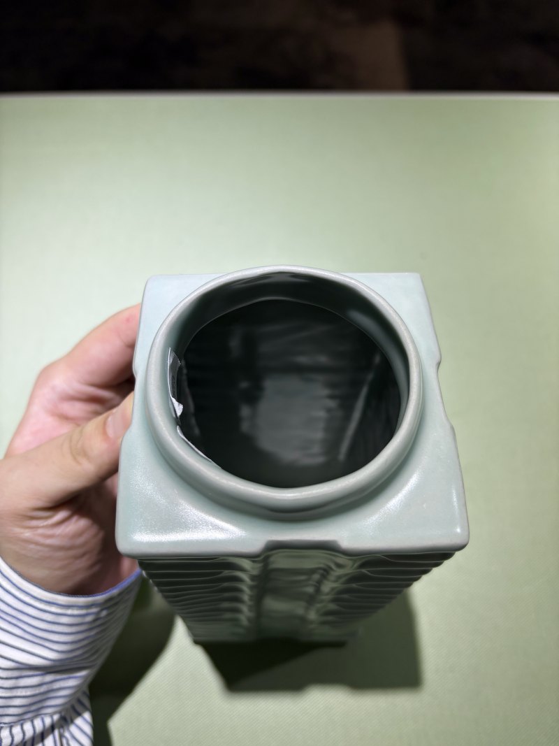 明 龙泉青釉八卦琮式瓶 - 图8