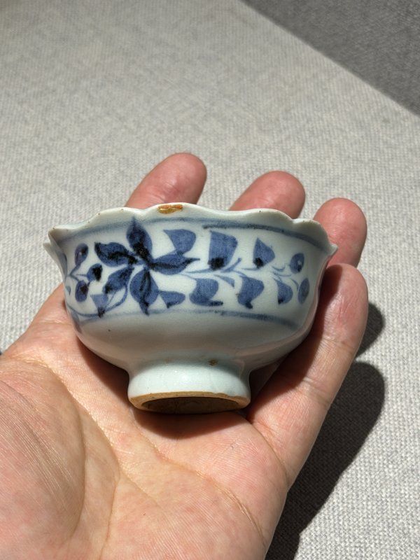 元 青花荷塘鸳鸯纹菱口盘及花口杯一套 - 图6