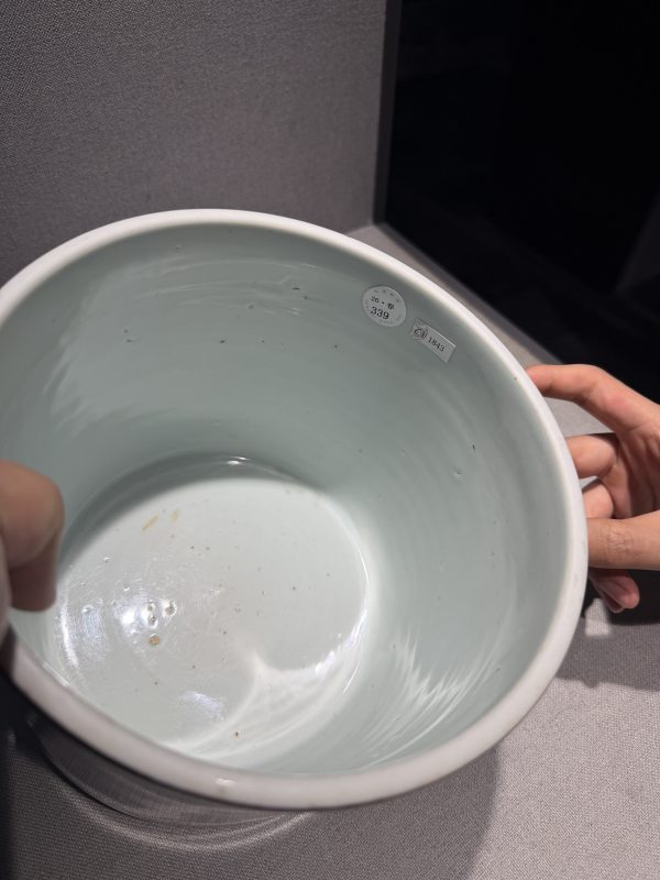 清康熙 瓷胎黑漆嵌螺钿大笔筒 - 图5