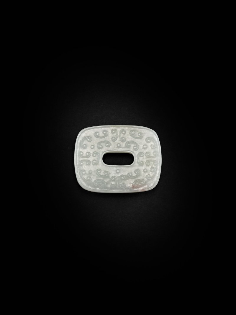 清　白玉仿古螭龍紋珮 | AN ARCHAISTIC WHITE JADE 'CHILONG' PLAQUE - 图2