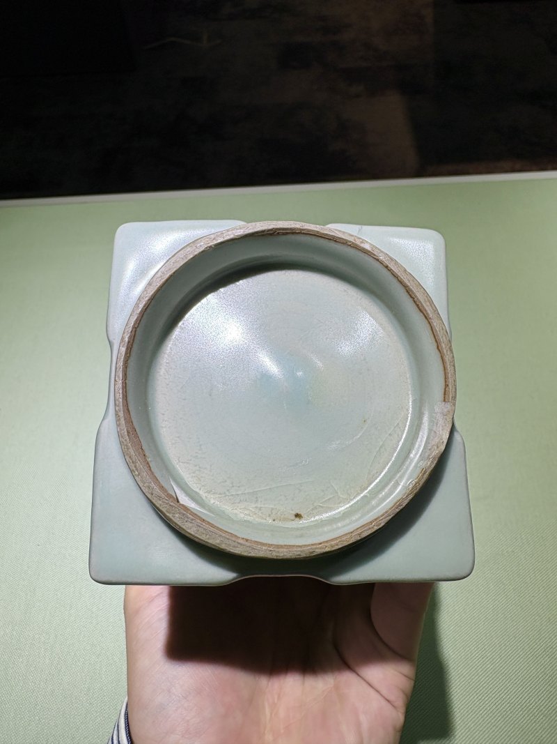 明 龙泉青釉八卦琮式瓶 - 图9