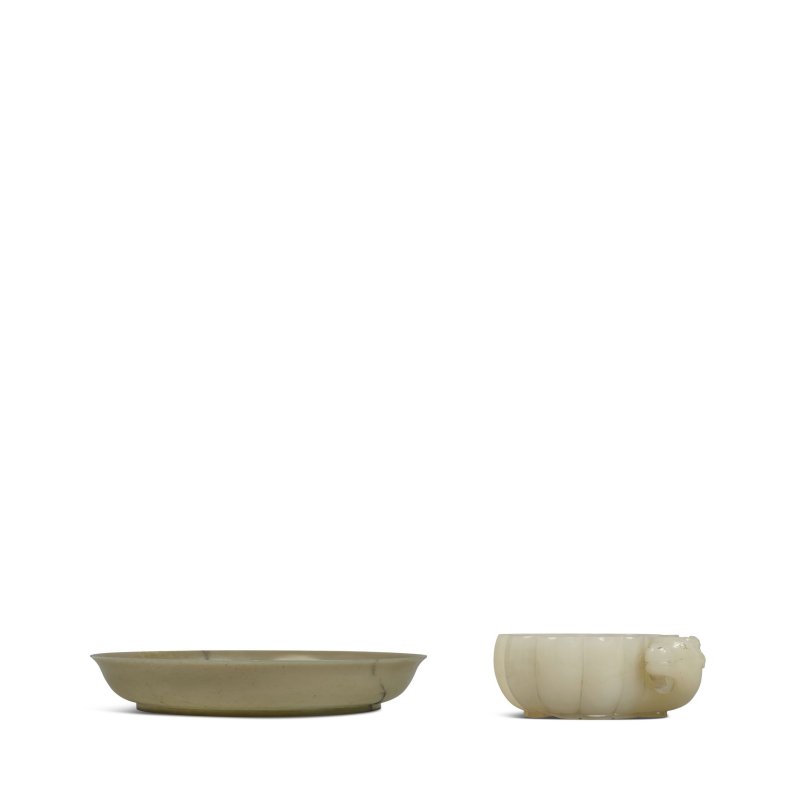 二十世紀 玉石羊首把杯 乾隆款灰青玉盤 | A HARDSTONE LOBED HANDLED CUP AND A GRAY-CELADON JADE DISH