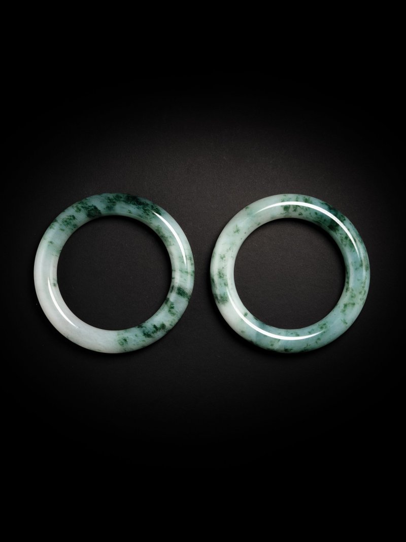 翡翠手鐲兩件 | TWO JADEITE BANGLES