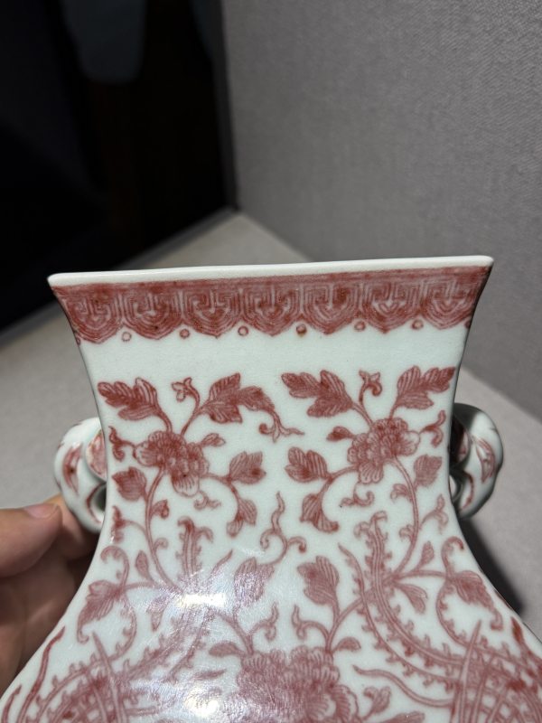 清乾隆 釉里红牡丹双凤象耳四方尊 - 图19