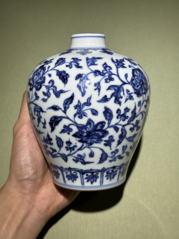 清雍正 御制仿宣窑青花缠枝花卉纹茶叶罐 - 图6