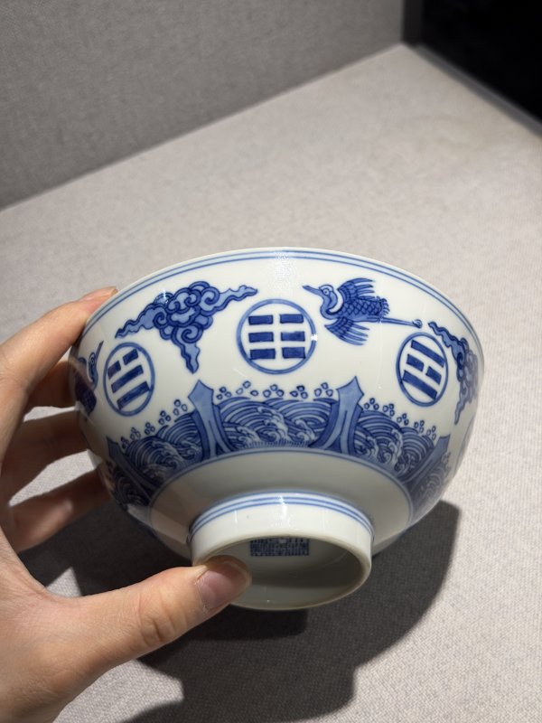 清乾隆 青花云鹤纹碗一对 - 图25
