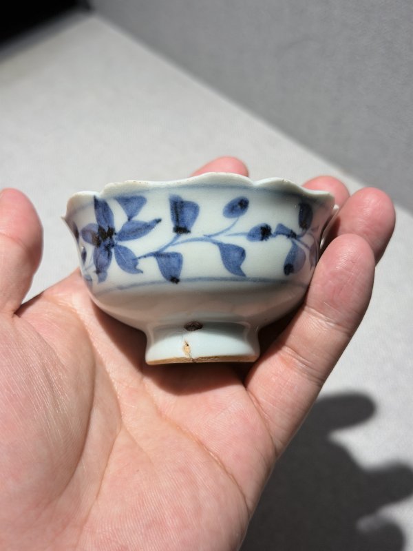 元 青花荷塘鸳鸯纹菱口盘及花口杯一套 - 图8