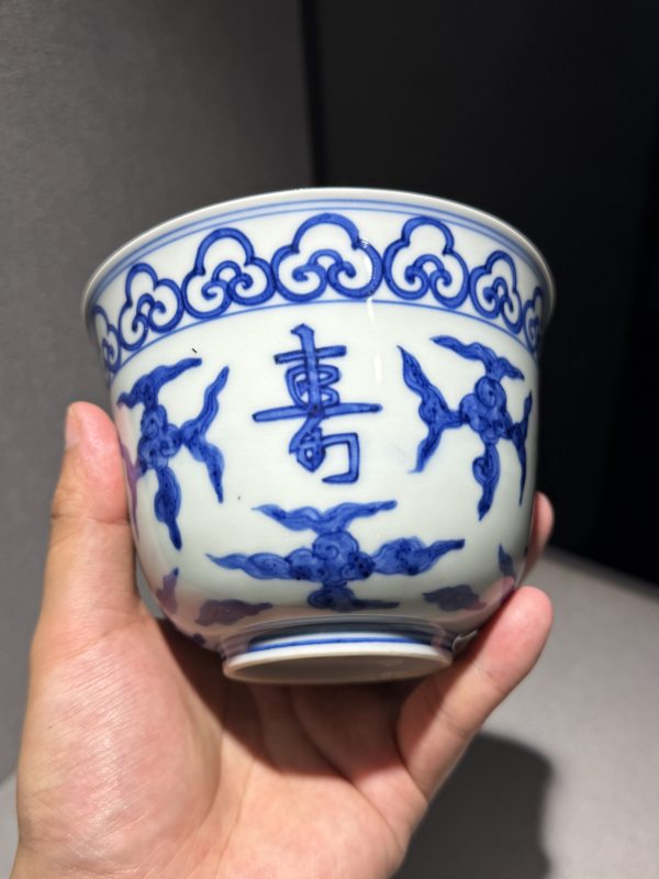 明嘉靖 青花福寿康宁图仰钟杯 - 图10