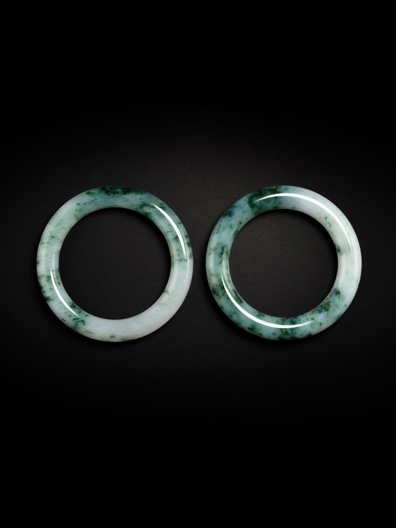翡翠手鐲兩件 | TWO JADEITE BANGLES - 图2