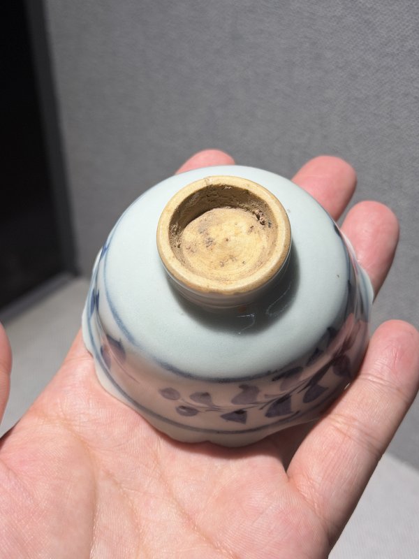元 青花荷塘鸳鸯纹菱口盘及花口杯一套 - 图9