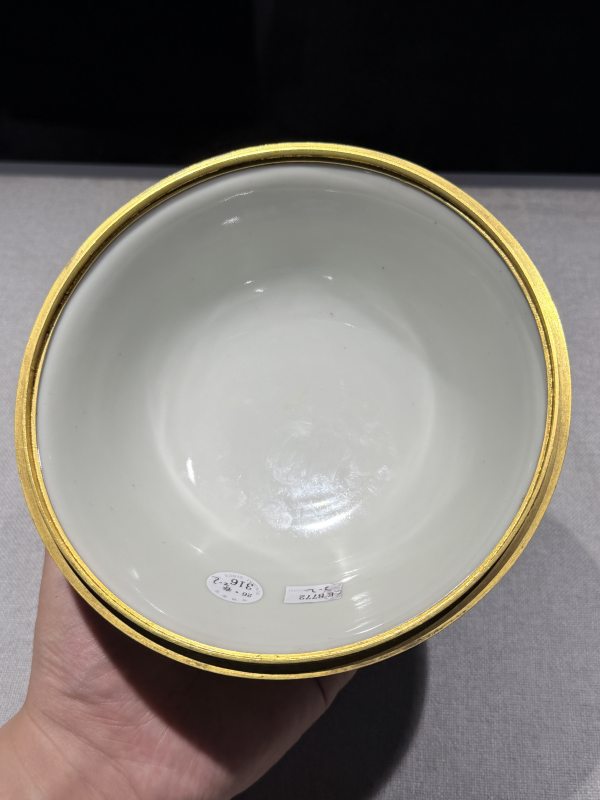 清乾隆—嘉庆 黄地绿彩云龙纹碗一对 - 图11