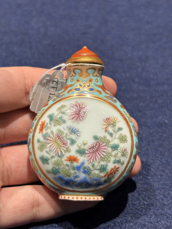 清嘉庆 御制诗文洋彩菊花图烟壶 - 图12