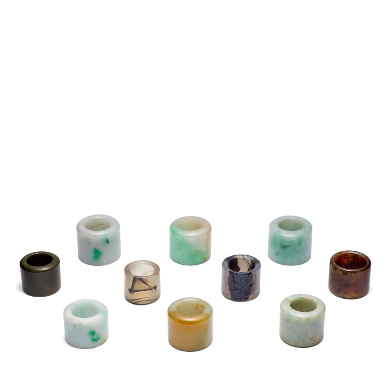 二十世紀 翠玉玉石扳指十件 | TEN JADEITE, JADE AND HARDSTONE ARCHER'S RINGS