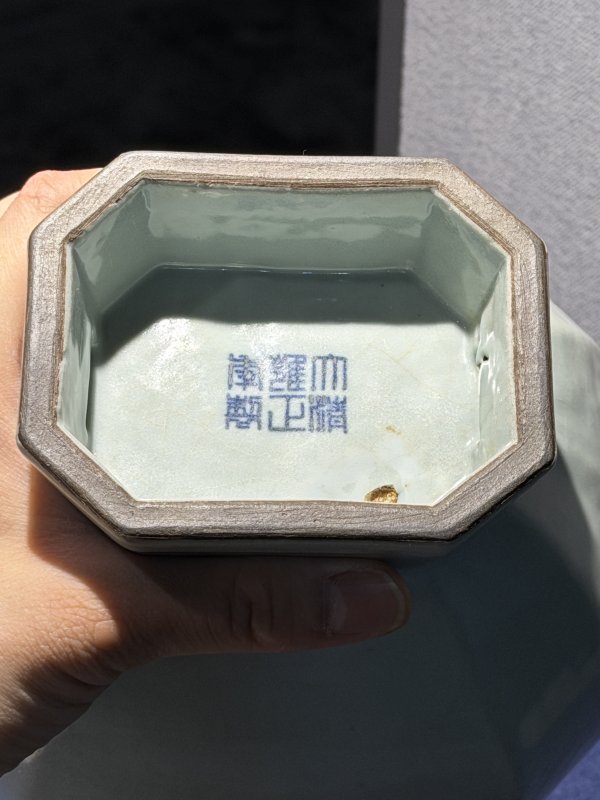 清雍正 铜骨仿汝釉穿带六方贯耳瓶 - 图9