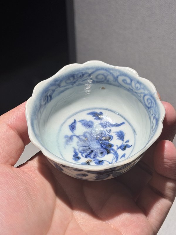 元 青花荷塘鸳鸯纹菱口盘及花口杯一套 - 图10