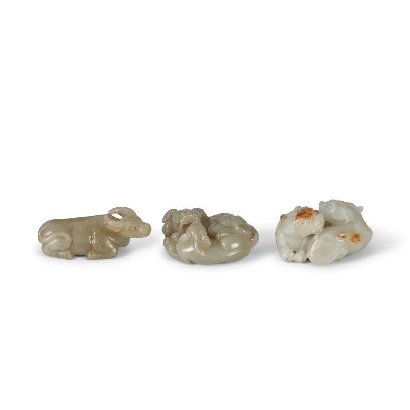二十世紀 青玉瑞獸三件 | THREE CELADON JADE CARVINGS OF ANIMALS - 图3