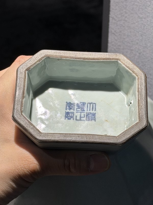 清雍正 铜骨仿汝釉穿带六方贯耳瓶 - 图10