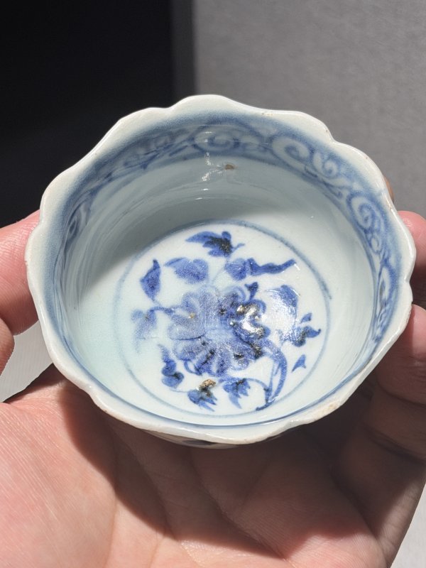 元 青花荷塘鸳鸯纹菱口盘及花口杯一套 - 图11